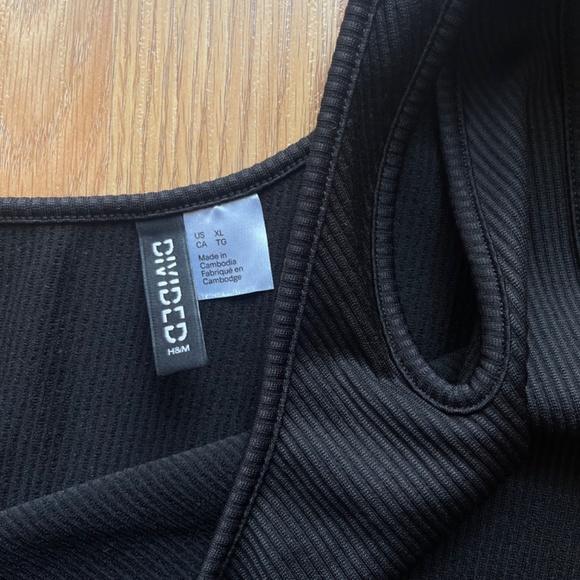 H&M One Shoulder Asymmetric Black Bodysuit - Picture 3 of 3